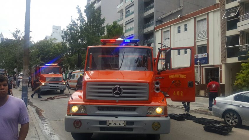 En este momento estás viendo Incendio afectó a una fabrica de nylon en Maroñas