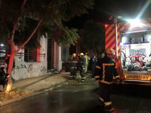 Lee más sobre el artículo Incendio en refugio del Mides: un afectado por las llamas fue derivado a hospital