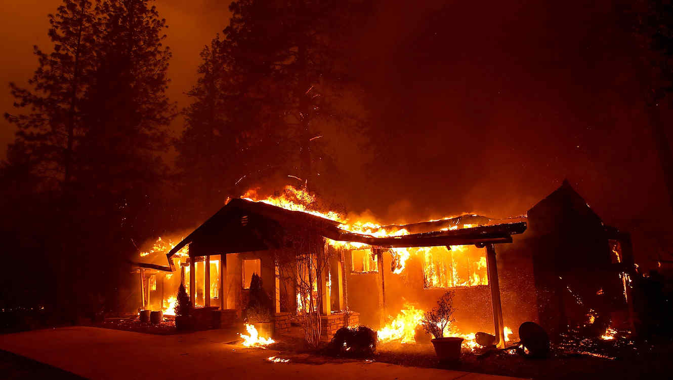 Lee más sobre el artículo ¿Cómo actuar si hay un incendio en mi vivienda?